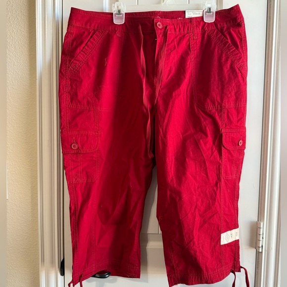 St. John's Bay Pants - NWT St. John’s Bay Capri pants for women